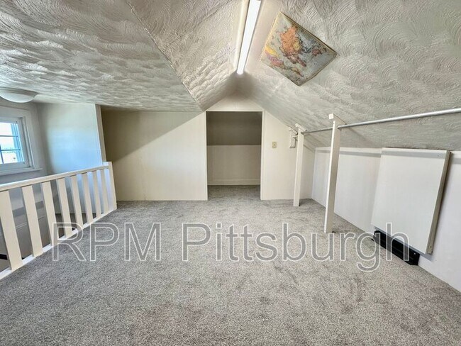 Building Photo - 1130 Downlook St
