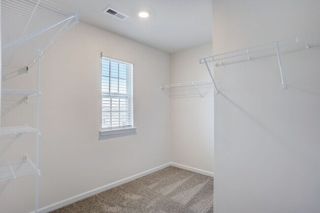 Building Photo - Modern 5-Bedroom Home Near Troutman – Show...