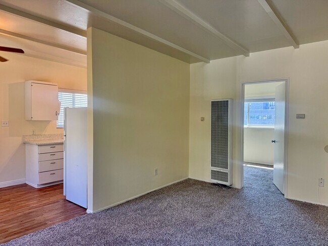 Building Photo - 4284 Third Ave