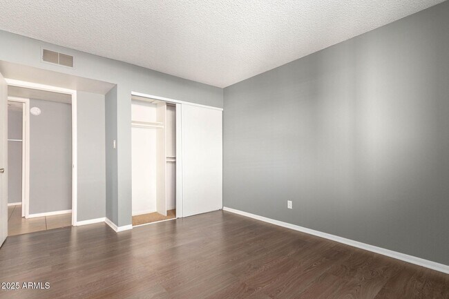 Building Photo - 2938 N 61st Pl