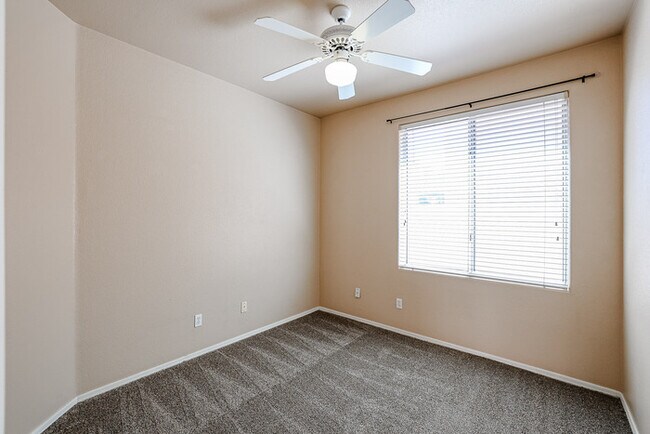 Building Photo - 4bed with pool