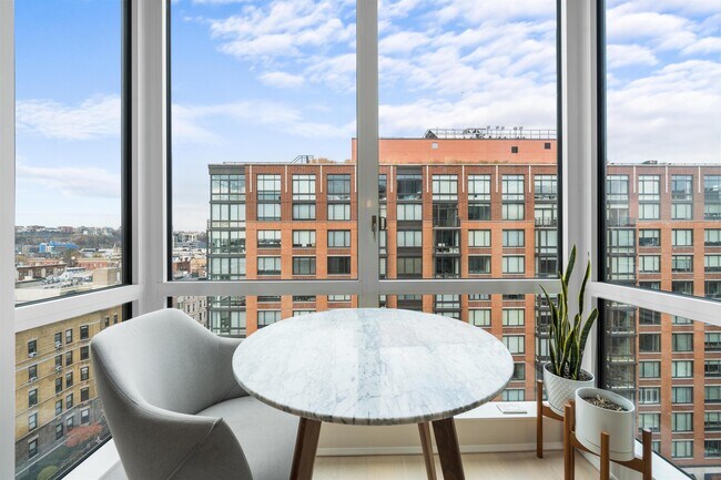 Building Photo - 1000 Maxwell Ln