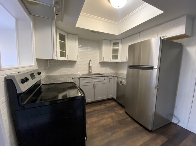 Building Photo - 9107 E 69th Pl