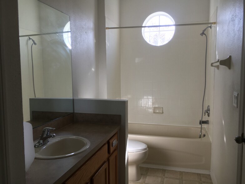 Building Photo - 13939 Daniels Landing Cir