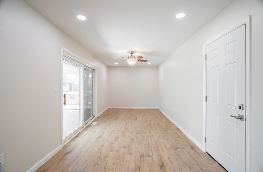 Building Photo - 405 Joellen Pl