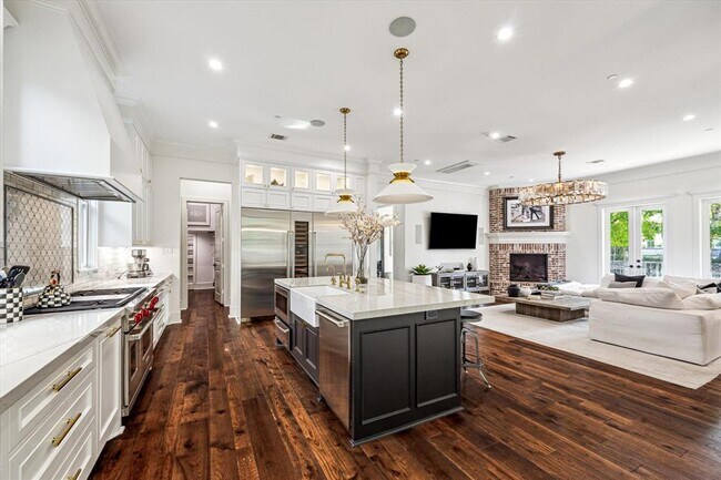 Building Photo - 4536 Mimosa Dr