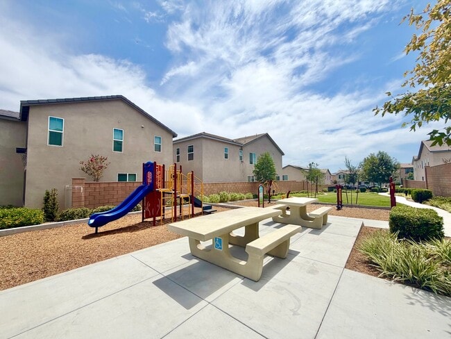 Building Photo - 970 Helena Rdg