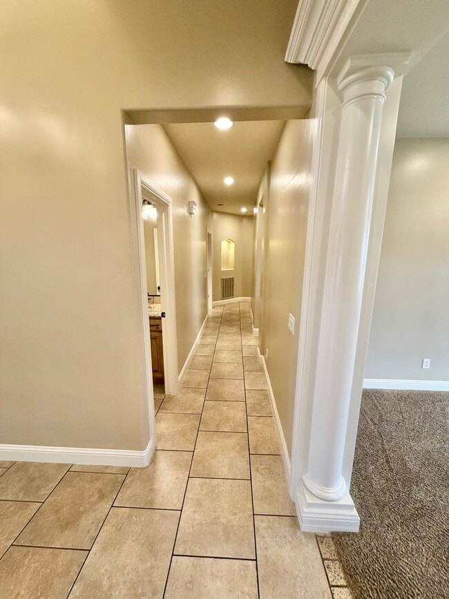 Building Photo - Beautiful 4 bed 2.5 bath Home!