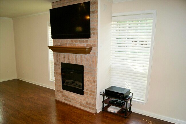 Building Photo - 5801 Lumberdale Rd