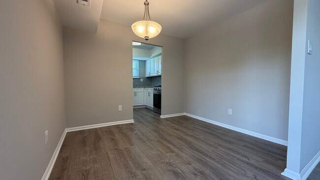Building Photo - 4548 Rosemarie Dr