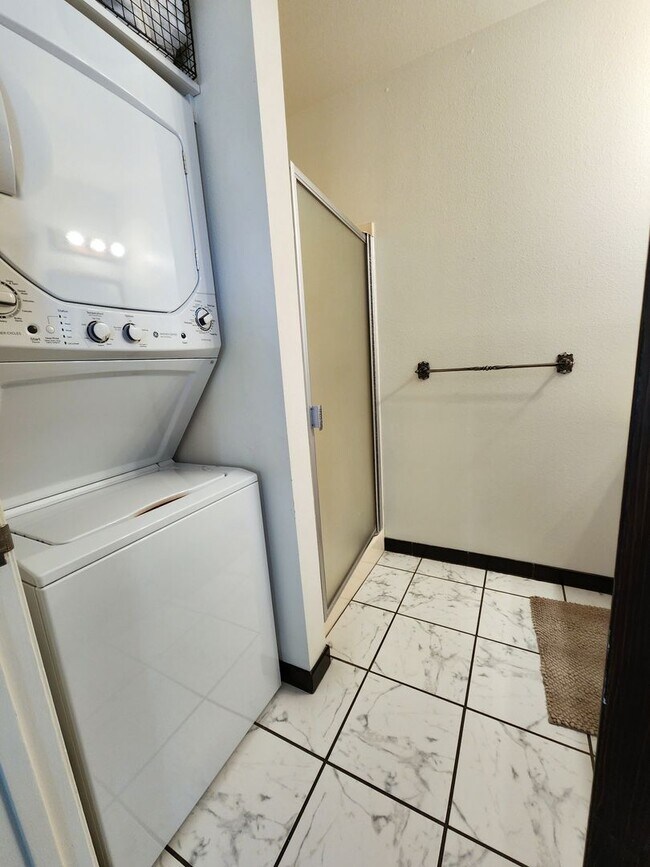 Building Photo - H410000