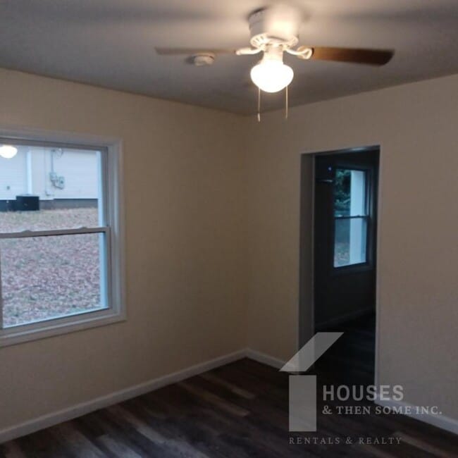 Building Photo - 122 Owens St