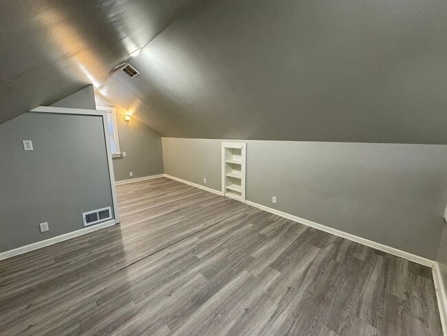 Building Photo - short term lease available