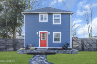 Building Photo - 709 17th Ave