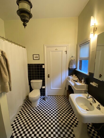 Bathroom doors open to master bdrm and hallway - 1622 Delta St