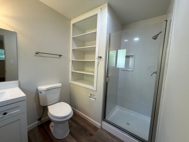 Building Photo - Newly renovated single story in Greenwood Estates!