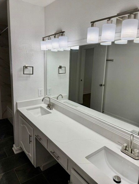 Building Photo - 4220 Staghorn Cir N