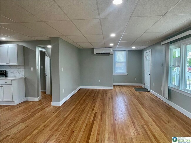 Building Photo - 1124 2nd St