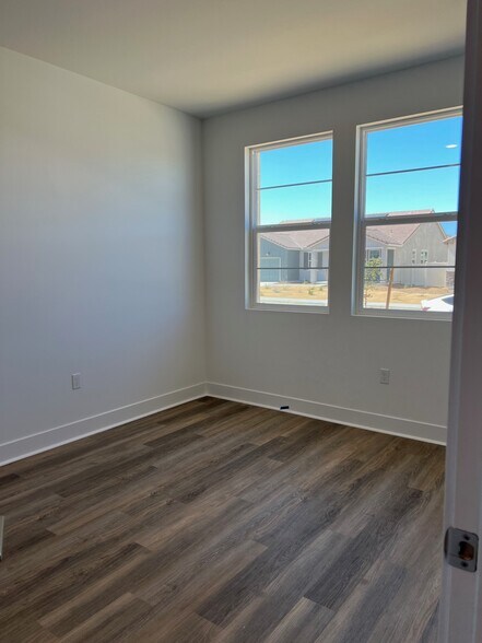 Building Photo - 1840 Vincent Dr