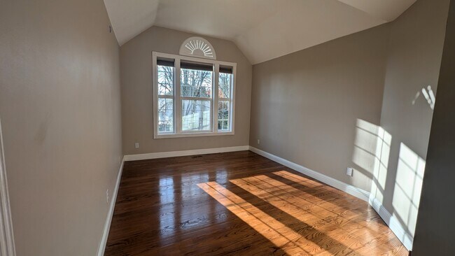 Building Photo - 450 NW Pacific Grove Dr