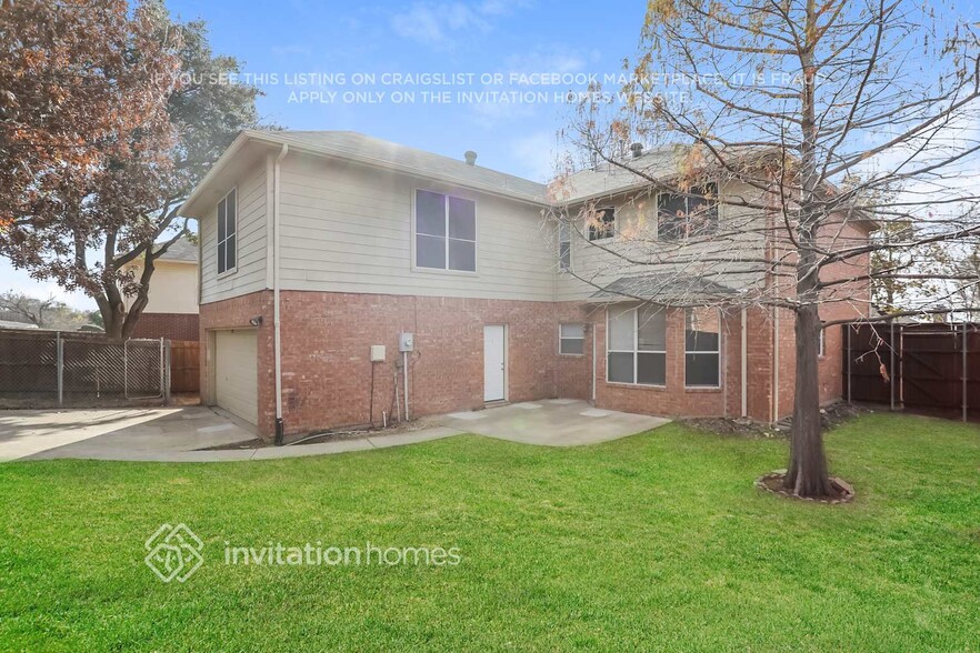 Building Photo - 2404 Manchester Dr