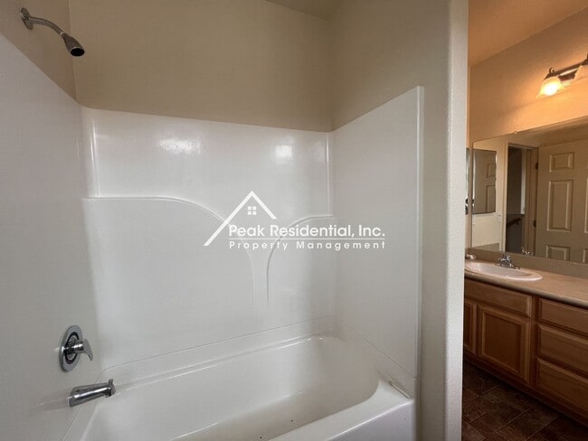 Building Photo - Beautiful 4bd/2.5ba Folsom Home with 2 Car Garage!