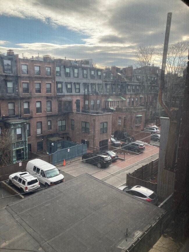 Building Photo - 403 Beacon St