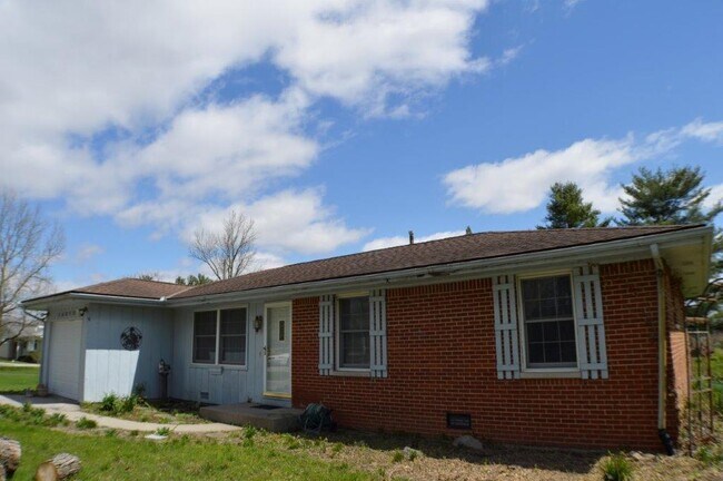 Primary Photo - 16818 Coldwater Rd