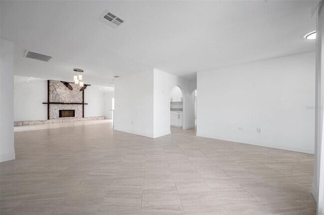 Building Photo - 13836 Darlene Ave