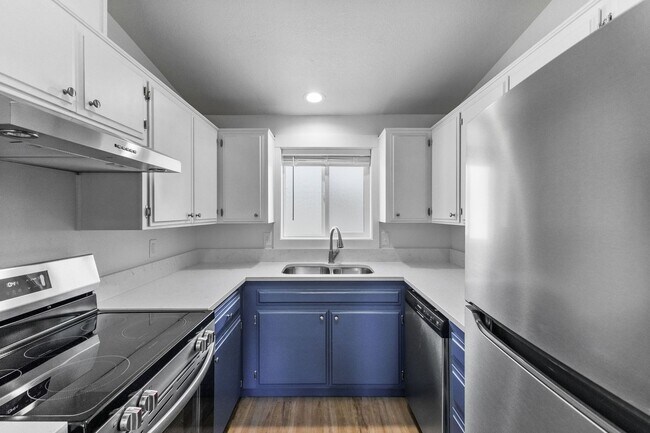 Building Photo - Beautifully Renovated 3-Bedroom Home in Qu...