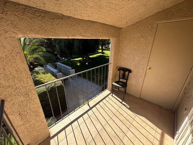 Building Photo - BEAUTIFUL 2 BED 2 BATH SECOND FLOOR CENTRAL LAS VEGAS CONDO