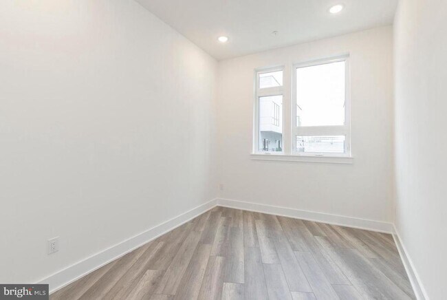 Building Photo - 90-94 E Laurel St