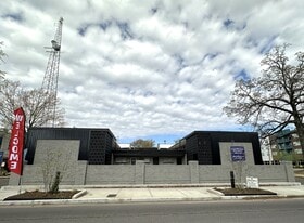 Building Photo - The Landing on the Strip