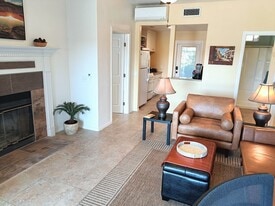 Building Photo - 1620 1/4 York Dr