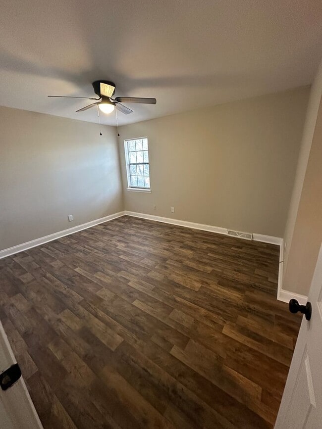 Building Photo - 3 Bed Large Townhome in West Ashley!