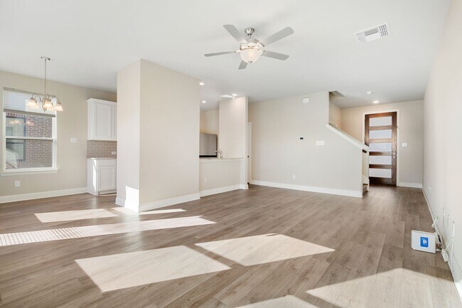 Building Photo - 2041 Layla Dr