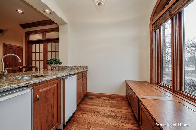 Building Photo - 1115 Bridgeview Ln