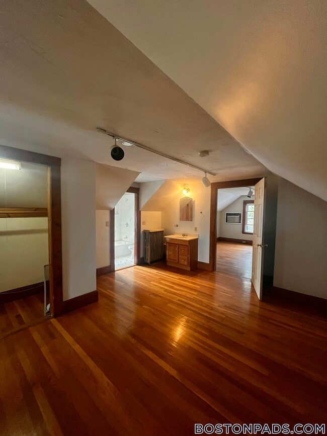 Building Photo - 468-470 Gallivan Boulevard