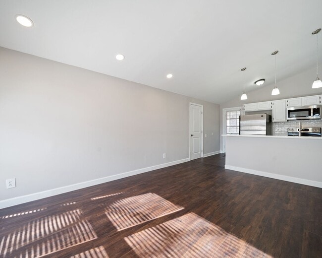 Building Photo - Rent 2 Get 2 Rooms for Free- This home is Priced as a 2bdrm in Intown Atlanta