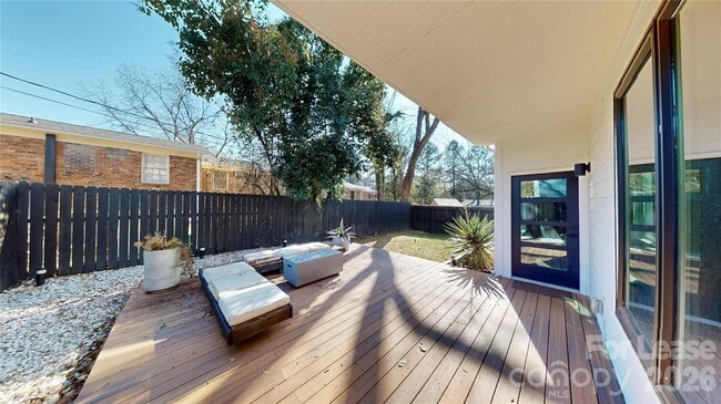 Building Photo - 1220 Lomax Ave