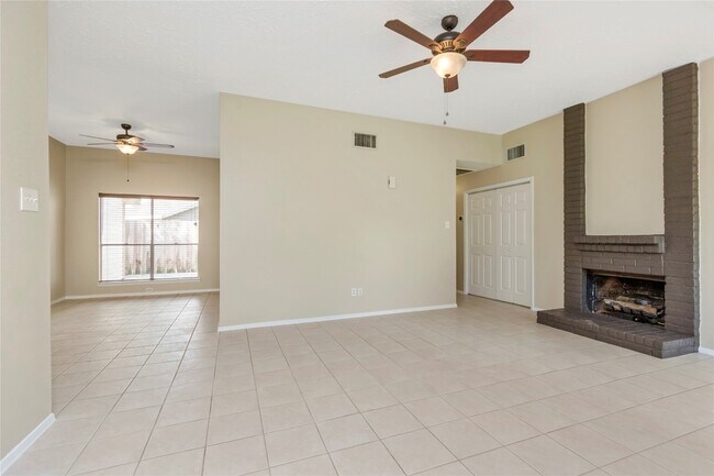 Building Photo - 6903 Foxmont Ln