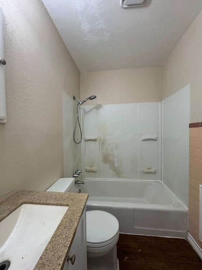 Building Photo - Single Family Home *LEASING SPECIAL AVAILA...