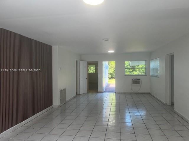 Building Photo - 4548 SW 33rd Ave