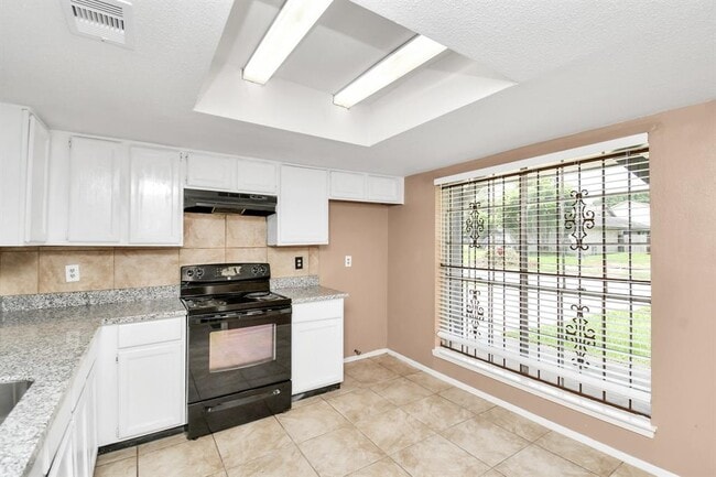 Building Photo - 17035 Quail Bend Dr
