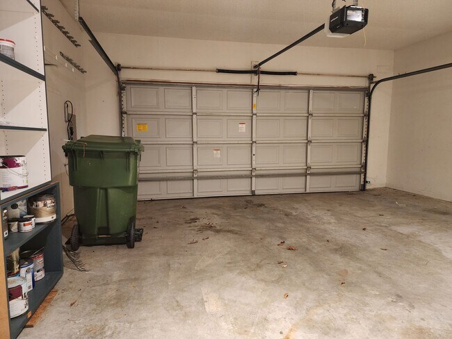 Building Photo - Maryville 37801- 3 bed 2.5 bath condo - call Tom Parry 865-607-3649