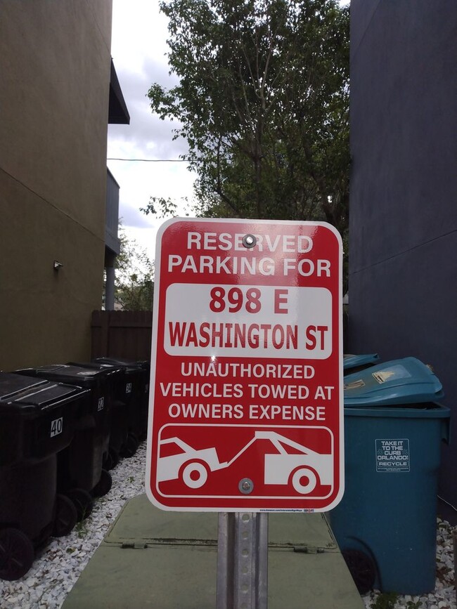 Building Photo - Rarely available Thornton Park townhouse!