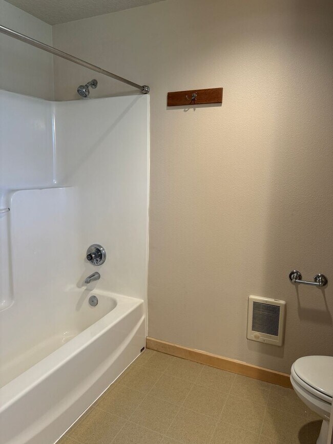 Building Photo - Make this beautiful country home yours! Our home is available for immediate rent.