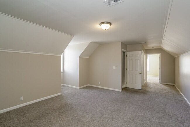 Building Photo - 2927 Islington Dr