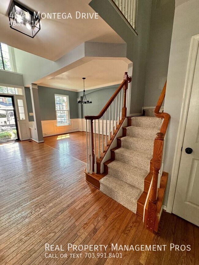 Building Photo - 4840 Montega Dr