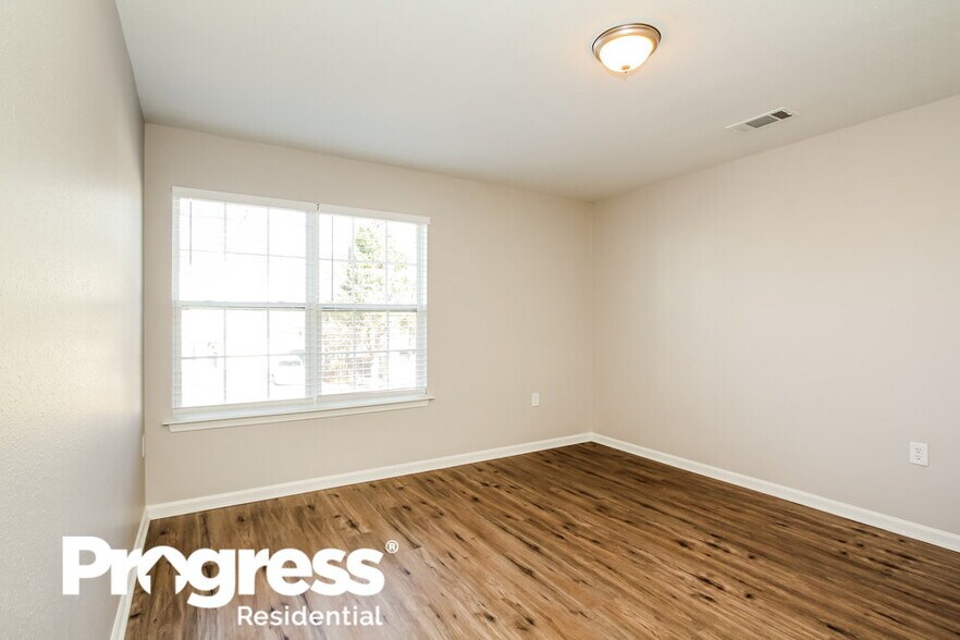 Building Photo - 4521 Oakburn Drive